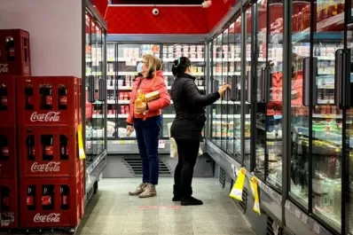 Dólar góndola: de qué se trata la alternativa que el Gobierno evalúa para frenar los precios