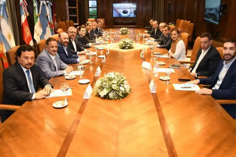 EN REUNIÓN. El jefe de Gabinete, Sergio Massa, encabezó el encuentro con los gobernadores del Norte Grande.