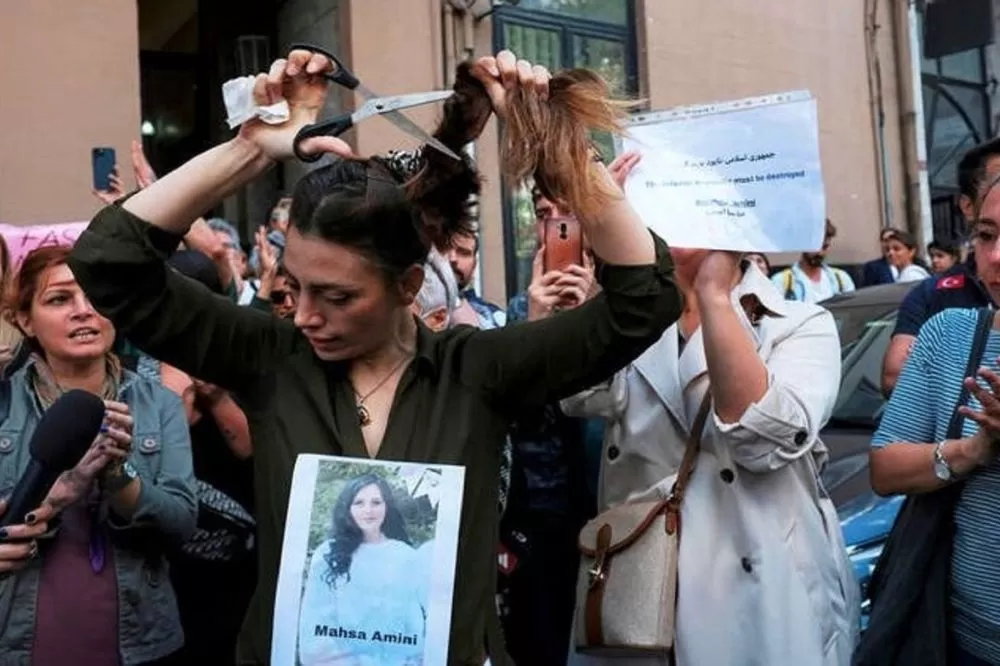 EL CORTE DEL CABELLO. Las mujeres del mundo entero se cortaron en solidaridad con las iraníes 