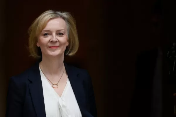 Reino Unido: entre abucheos y burlas, Truss se niega a dimitir