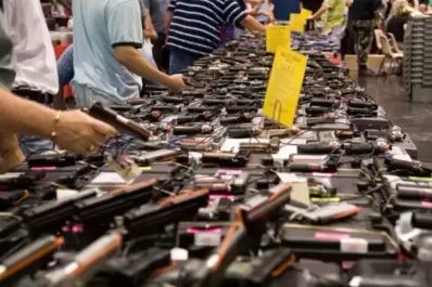 Nueva York: un juez suspendió la prohibición de portar armas en lugares de culto