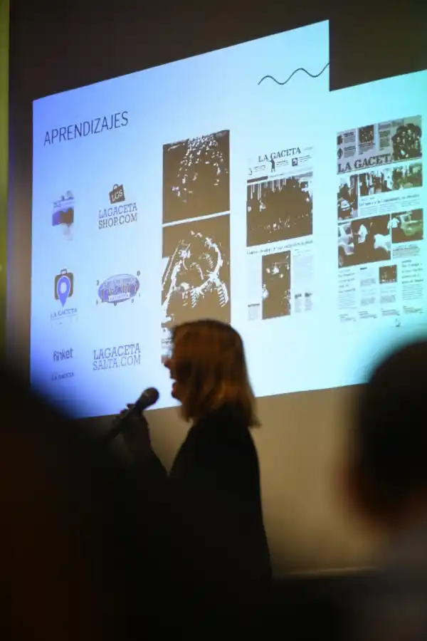 PRODUCTOS Y ACCIONES. Ribone con una de sus diapositivas.