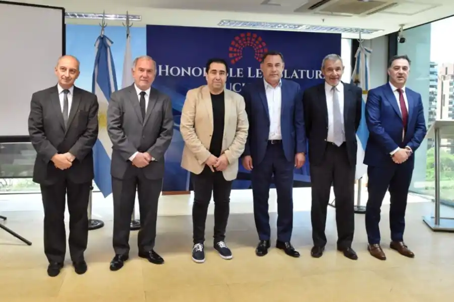 EN REUNIÓN. Autoridades del Poder Legislativo y del Tribunal de Cuentas de la Provincia. Foto de Prensa HLT