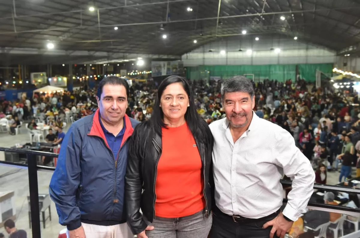 Acompañados por el Vicegobernador, Sergio Mansilla, y el Ministro del Interior, Miguel Acevedo; inició la búsqueda del mejor sánguche de milanesa, por todos los departamentos de nuestra provincia