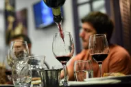 De vinos se aprende descorchando