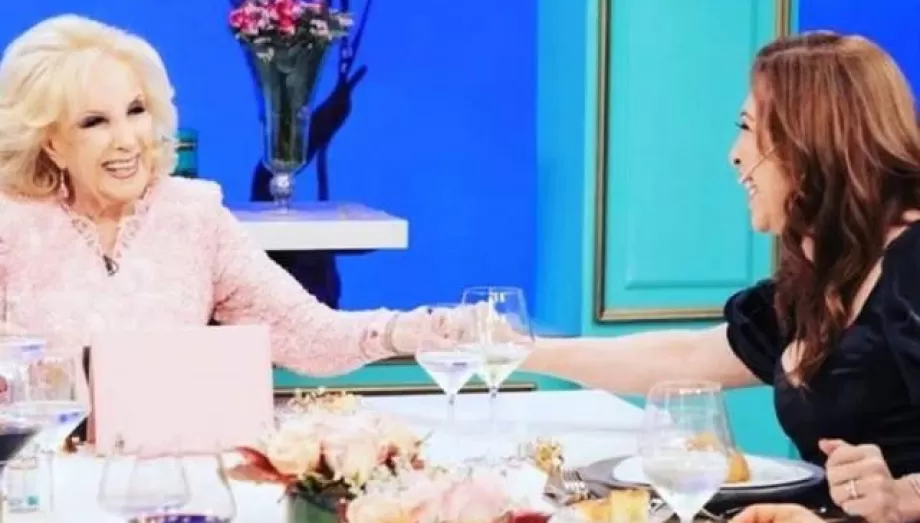 Video: La conmovedora reacción de Mirtha Legrand, luego de que Lizy Tagliani le ofreciera ser la madrina de su casamiento
