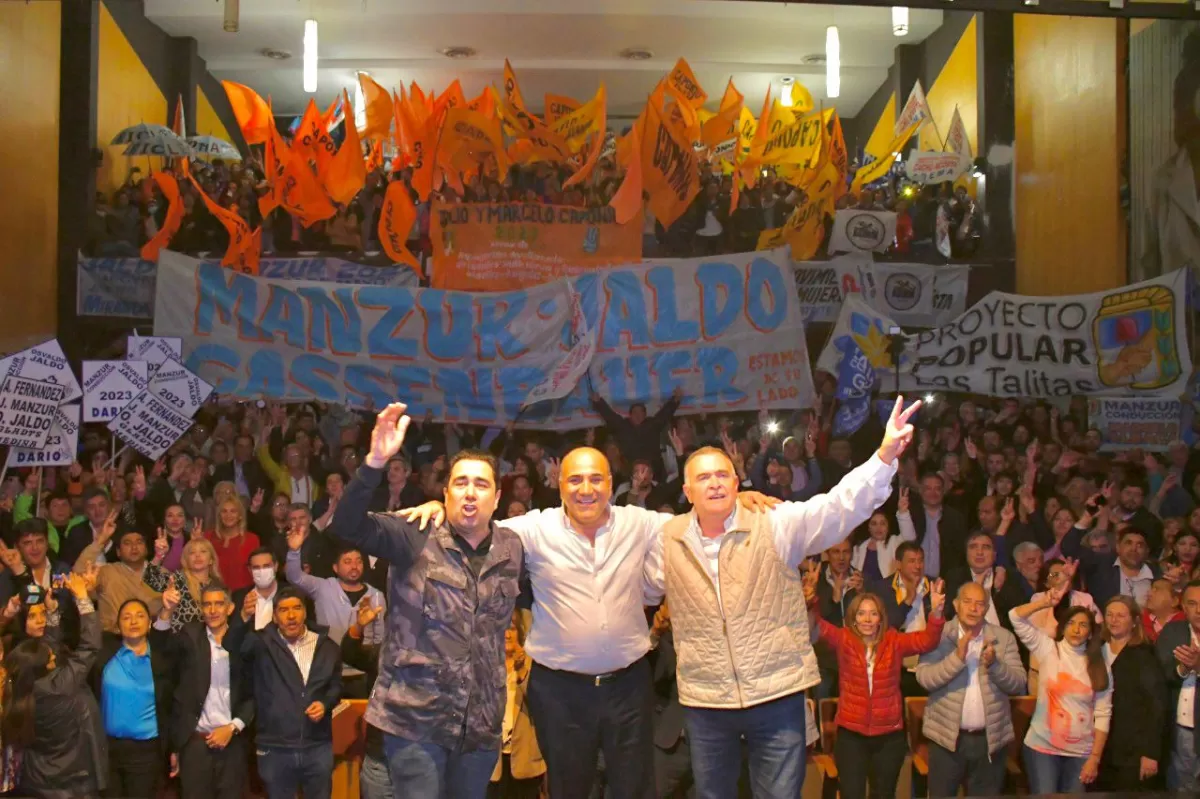 ¿FÓRMULA OFICIAL EN 2023? Manzur y Jaldo, junto al presidente subrogante de la Legislatura, Sergio Mansilla.