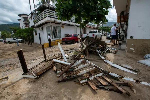 Destrozos del huracán Roslyn: dos muertos en México