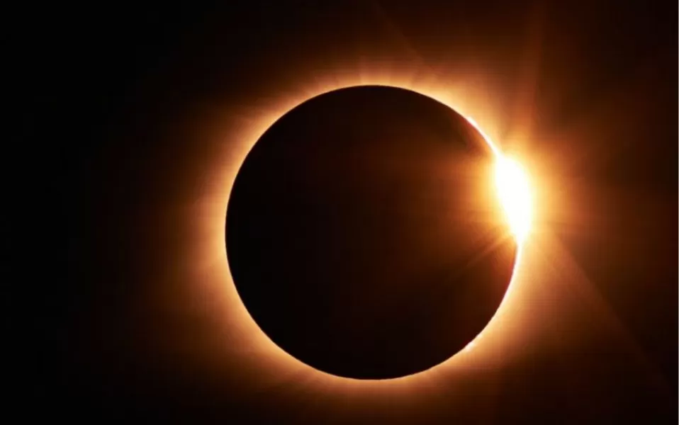 Eclipse de sol: a qué hora será y cómo verlo
