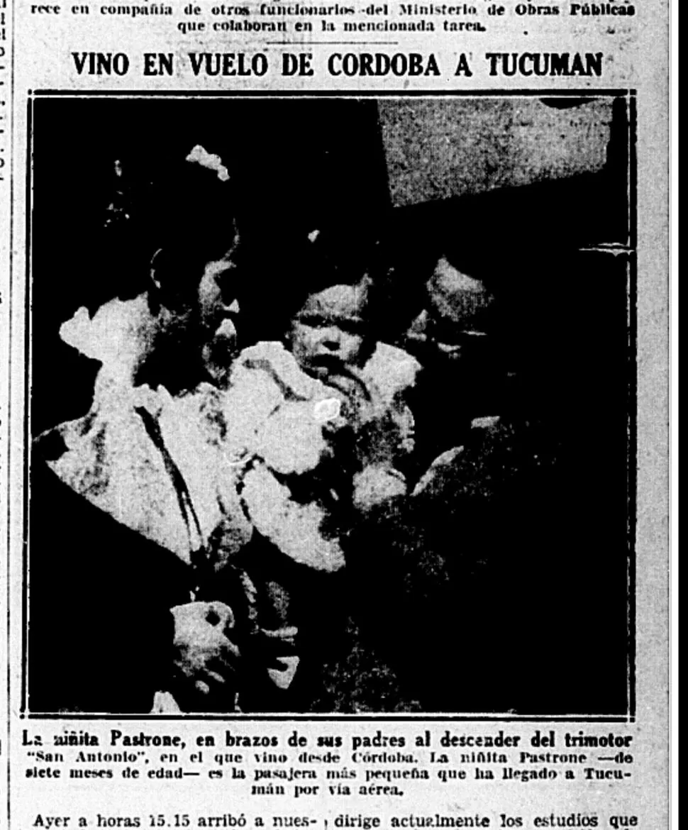 EN TUCUMAN. La pequeña Elsa junto a sus padres a poco de descender de la aeronave que la había traído desde Córdoba.  
