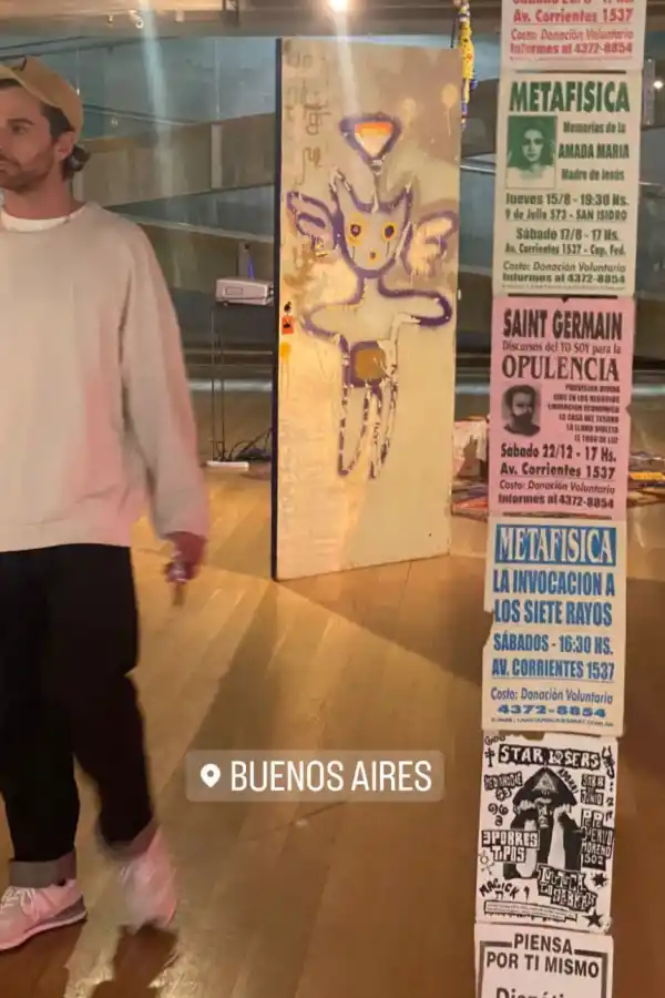 Coldplay en Argentina: el bajista de la banda recorrió las calles porteñas y se quejó de un detalle