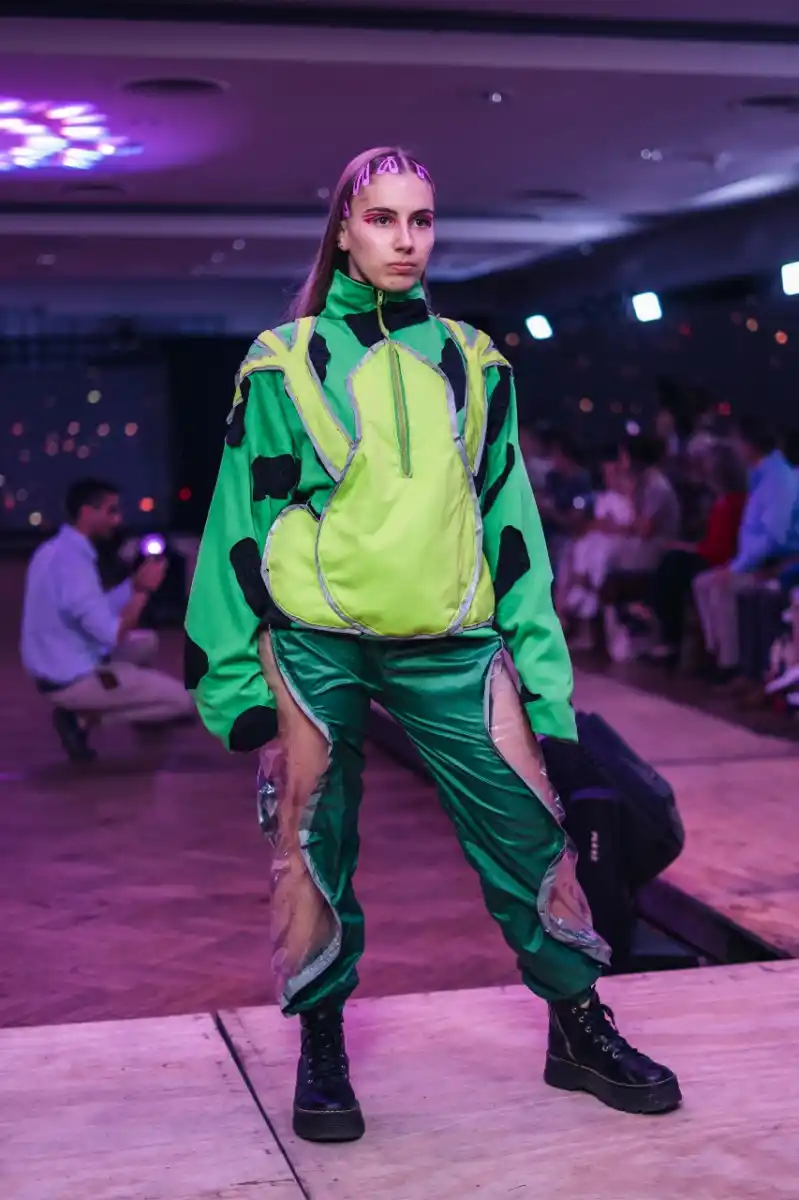 RANA MONO. El atuendo, creado por la alumna Lourdes Barthaburu, se inspira en la fauna tucumana.