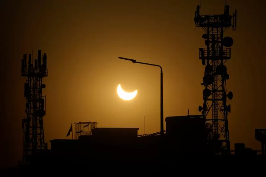 Todas las sorprendentes fotos del eclipse solar de octubre