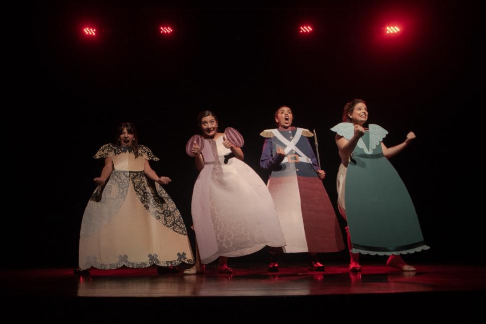 REVISIONISMO. “Estafadas por la historia”, en el Rosita Ávila.