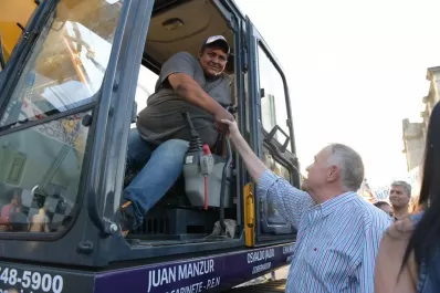 Jaldo entregó maquinarias pesadas para los trabajos en Graneros