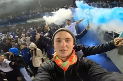 Video: un danés fue a la cancha de Atlético Tucumán y logró estas cómicas entrevistas entre los hinchas