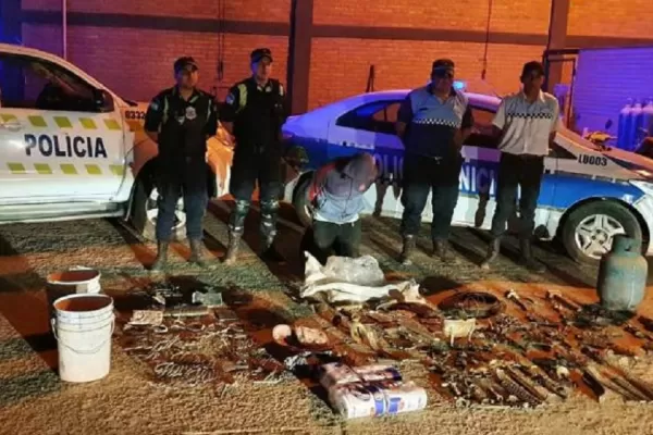 En el cementerio, detuvieron a un hombre que robaba elementos de bronce