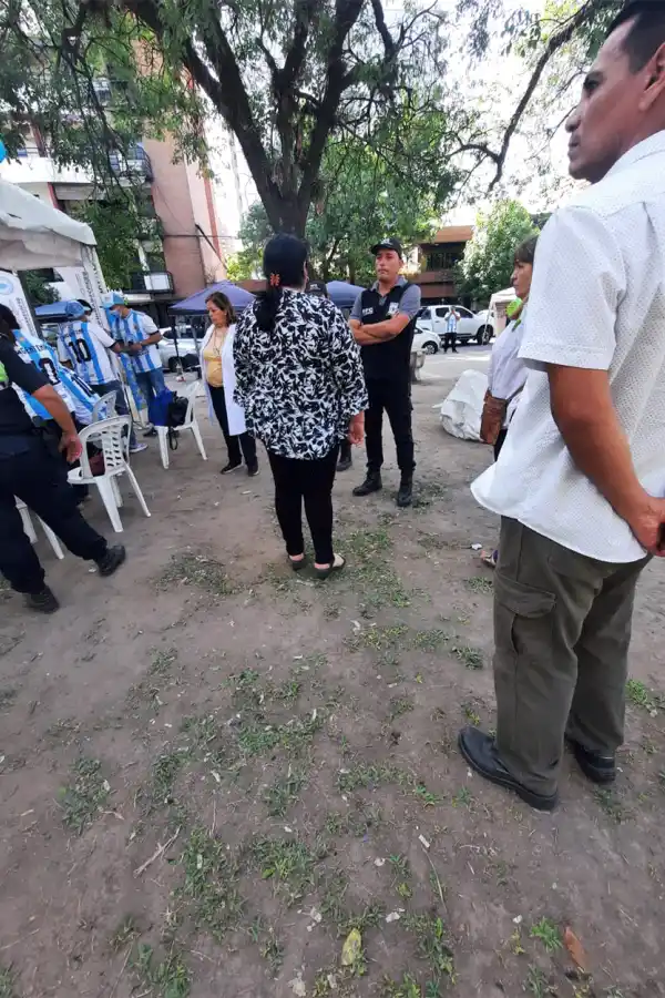 Por las carpas en plaza Independencia, se reedita la pelea política entre la Municipalidad y la Provincia