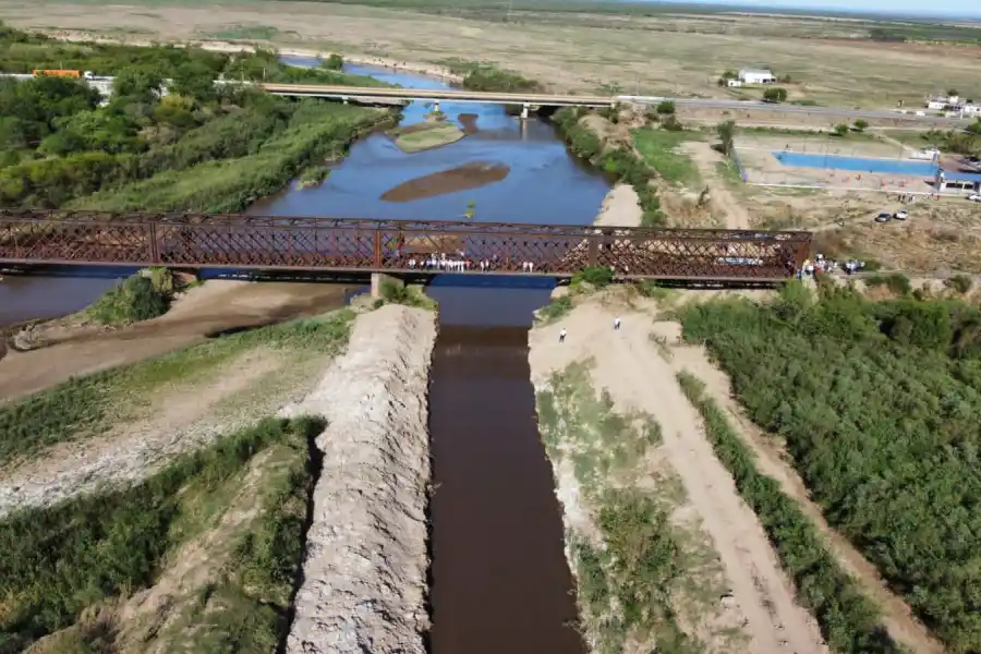 Plan Pre Lluvia: Jaldo supervisó los trabajos que se realizan sobre el río Marapa