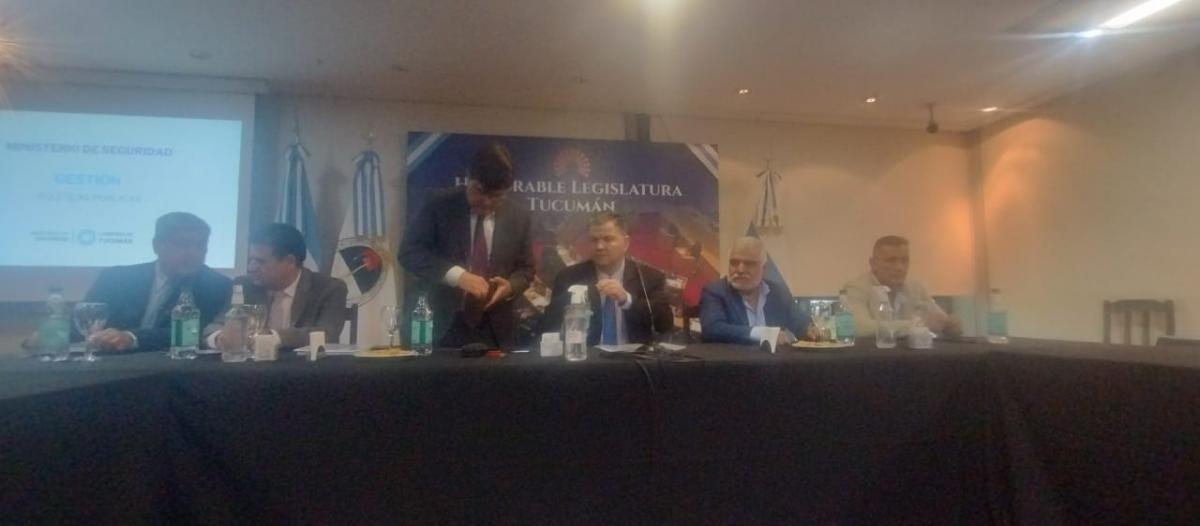 EN LA LEGISLATURA. El ministro de Seguridad, Eugenio Agüero Gamboa, expone un informe de gestión. Foto de LA GACETA / Franco Vera