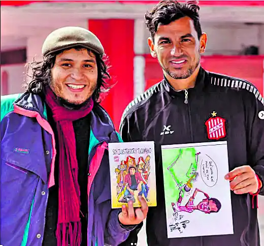 PROTAGONISTA. “Tino” Costa, mediocampista de San Martín, tiene su lugar en el libro del caricaturista. 