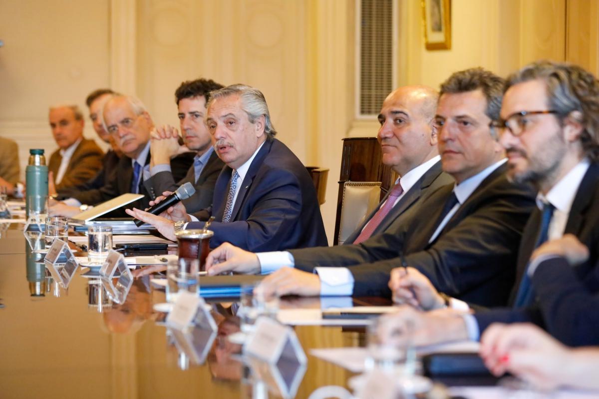 EN REUNIÓN DE GABINETE. Juan Manzur, junto al presidente Alberto Fernández y los ministros del equipo de gobierno. 