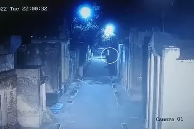 Detienen a un hombre que profanó tumbas en el cementerio municipal de Lules