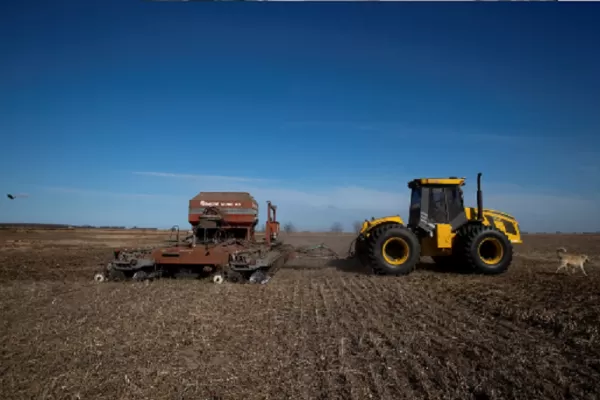 Mendoza: un niño murió al ser arrollado por un tractor que conducía su papá