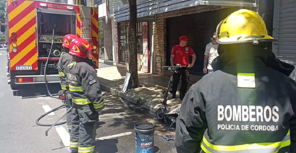 Un monopartín provocó un incendio en un edificio. (Policía de Córdoba)