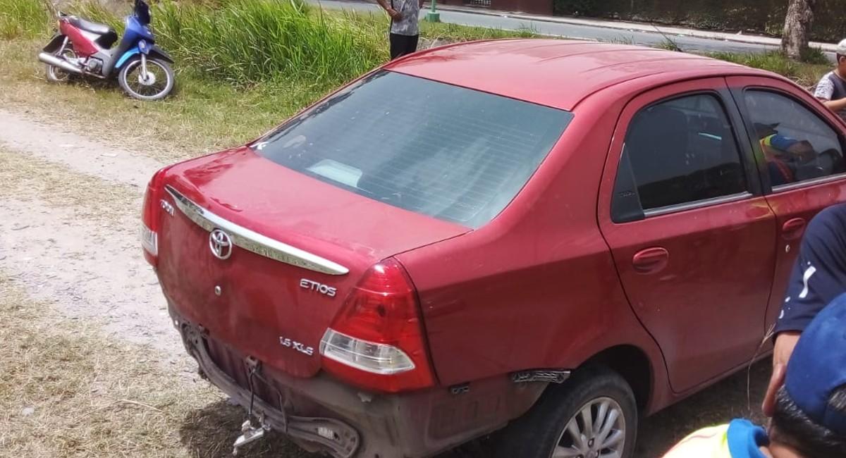 Un auto cayó al canal del Parque 9 de Julio