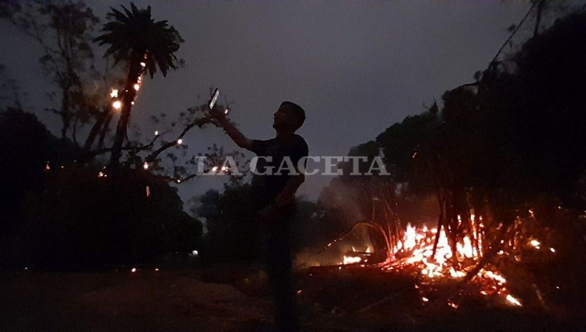 INCENDIO. Una zona de cañaverales se incendió en el parque Guillermina.