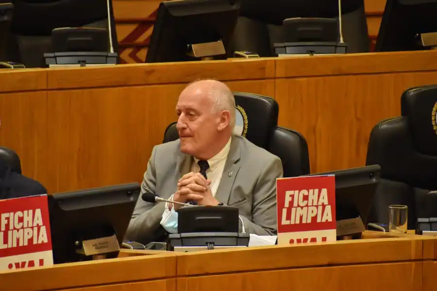 DE LA UCR-JXC. El legislador José Ricardo Ascárate, en su banca de la Legislatura. Foto de Twitter @jrascarate