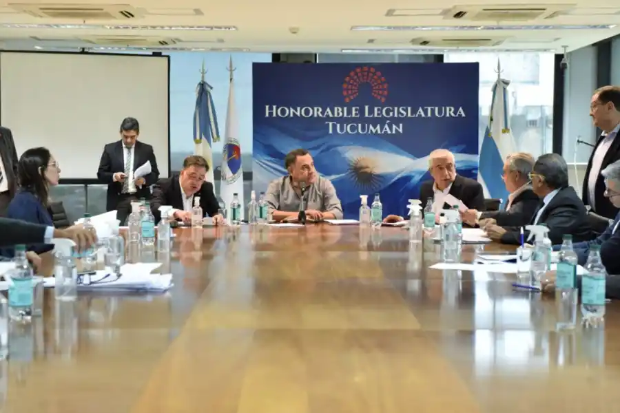 LABOR PARLAMENTARIA. El monterizo Regino Amado coordinó la reunión entre presidentes de bloque y autoridades del cuerpo legislativo. Foto de Prensa HLT
