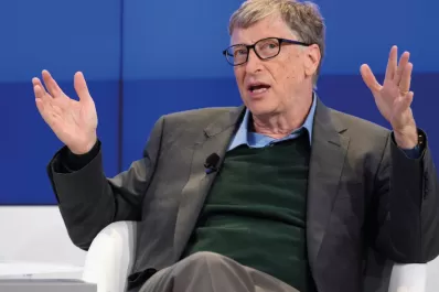 Bill Gates aseguró que llega el fin de los celulares y predijo con qué se van a reemplazar