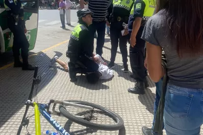 Detuvieron a un sujeto que robaba en bicicleta en pleno centro