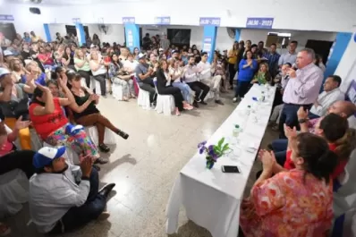 Mujeres que trabajan en cocinas comunitarias recibieron la visita de Jaldo