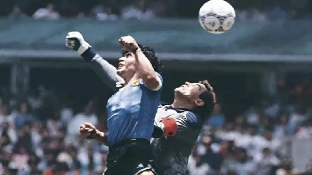 La mano de Dios: subastarán la pelota que usó Maradona en el gol contra los ingleses