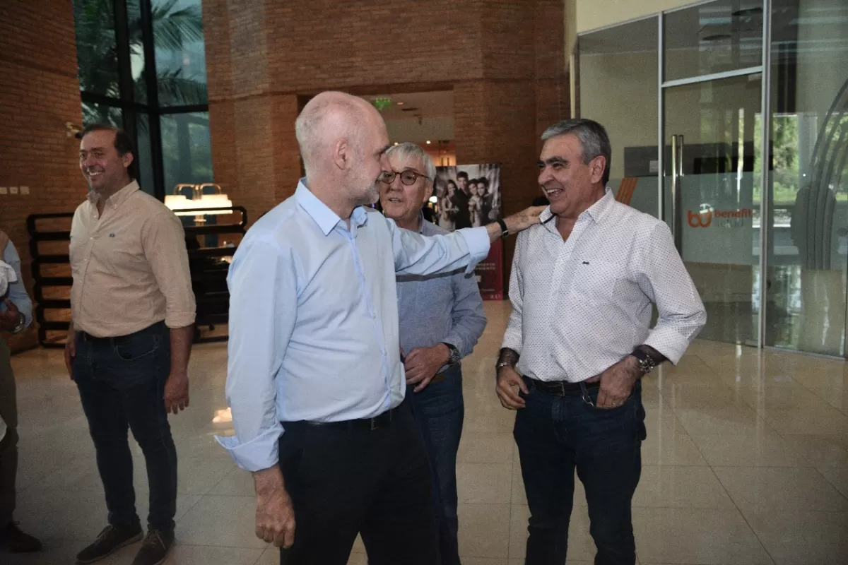 JUNTOS POR EL CAMBIO. Larreta, junto a Germán Alfaro (PJS); cerca de ellos, el titular local del PRO, Ramiro Beti. Foto de LA GACETA / Por Osvaldo Ripoll