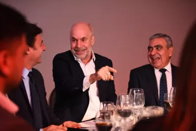 Un brindis para que los políticos tomen pastillas de chiquitolina para sus egos