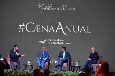 Un brindis para que los políticos tomen pastillas de chiquitolina para sus egos