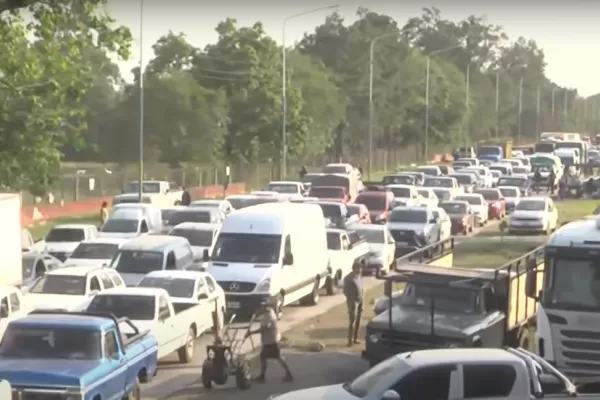 Protesta y tensión en el Mercofrut por los aumentos en los pases para fleteros