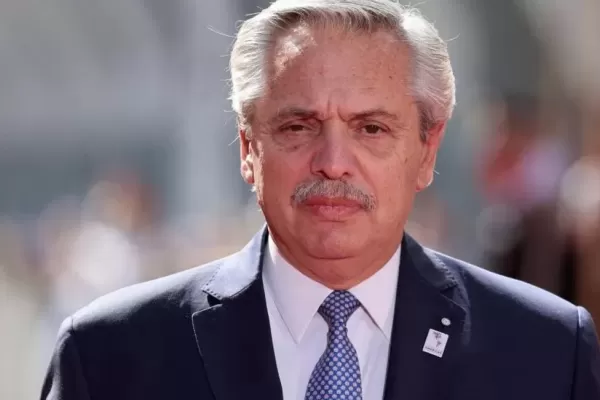 En medio de la interna del FdT, Fernández recibió el apoyo de un gobernador peronista