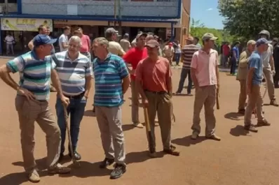Misiones: vecinos desalojaron a palazos a piqueteros que cortaban una calle