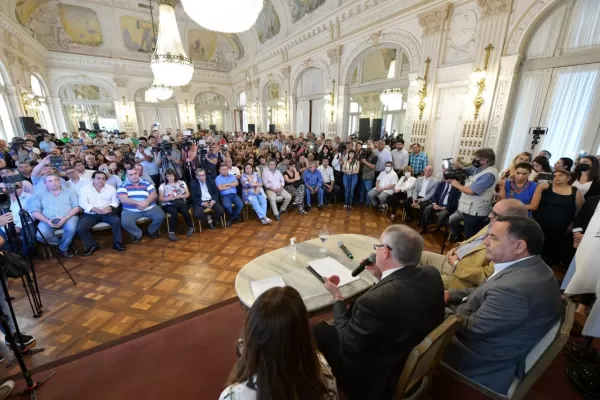 La Provincia garantiza una suba de $ 95.000 de bolsillo a los estatales, en tres meses