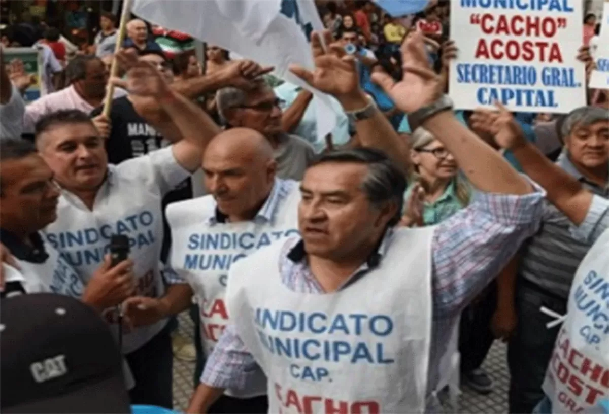 Municipales de la Capital salieron a las calles para protestar contra Alfaro