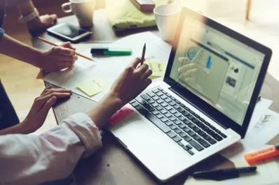 Cuáles son los 10 puestos mejor remunerados en las empresas digitales