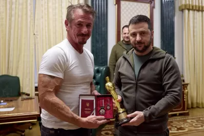 Sean Penn entregó uno de sus Oscar al presidente Zelensky