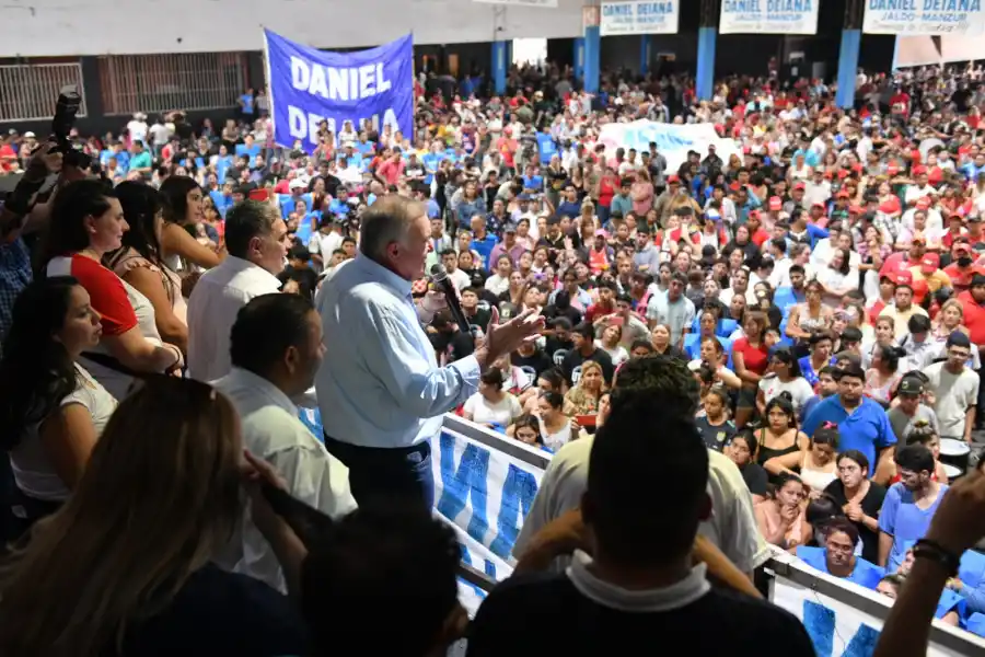 Jaldo encabezó el cierre del encuentro de agrupaciones sociales de la economía popular