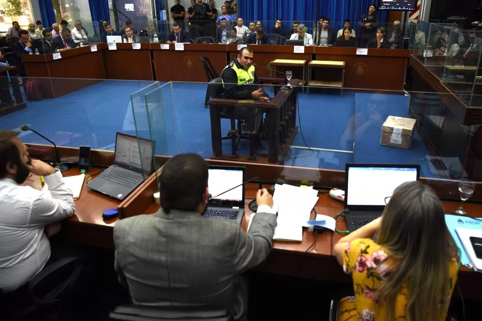 “YO NO HUBIERA ACATADO”, dijo el testigo Gómez. Se discutió sobre la jerarquía policial y los límites. 