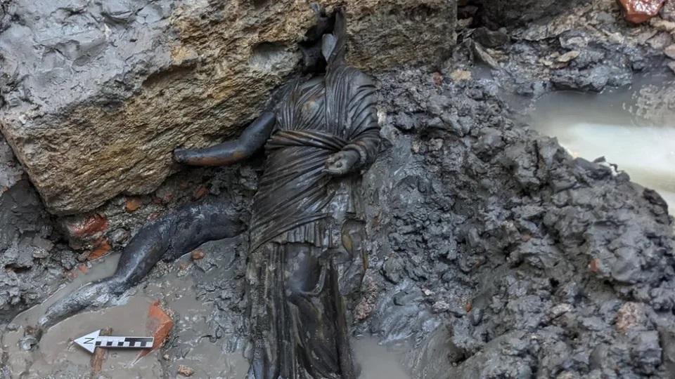 Encuentran en Italia 24 estatuas de bronce de más de 2.000 años de antigüedad